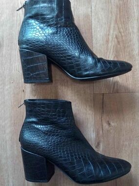 Truffle Collection Croc-Embossed Block Heel Ankle Boots (Size 8)